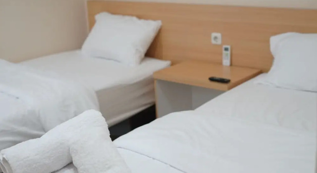 OYO 899 Gold Line Guest House, Book Guesthouse Pontianak 