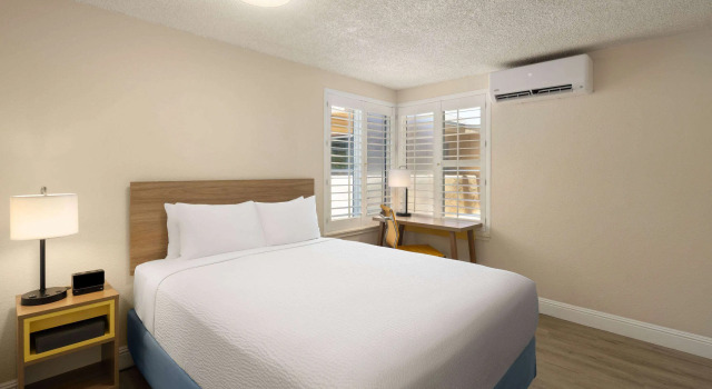 Days Inn by Wyndham Maui Oceanfront, Забронировать Отель Кихеи Мауи