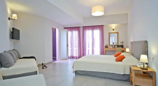 Четырёхместный номер Standard Xenia Hotel