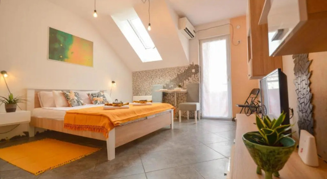 Misha Studio - Cozy place to stay in Novi Sad, Забронировать Отель Нови-Сад Воеводина