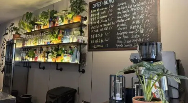 Кровать в общем номере (мужской номер) с 2 комнатами Qingmo Nianhua Youth Hostel (Huimin Street Bell and Drum Tower Subway Station Branch)