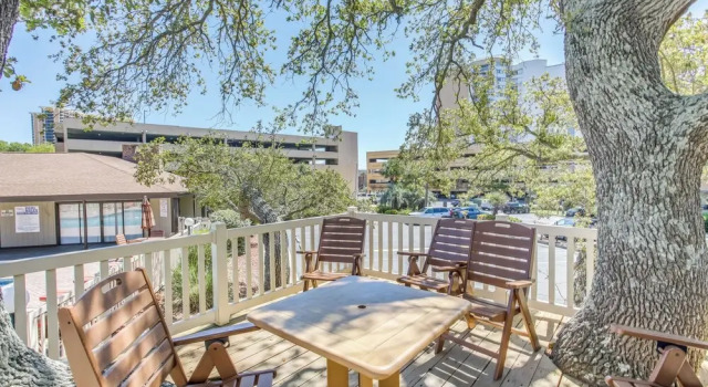 Walk to Ocean: Unit w/ 2 Balconies in Myrtle Beach