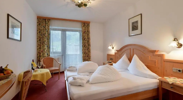 Номер Standard Hotel Schwarzer Adler