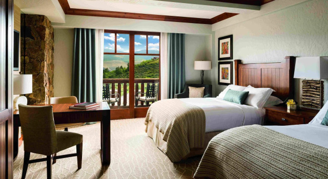 Четырёхместный номер Standard с видом на горы The Ritz-Carlton, Bachelor Gulch