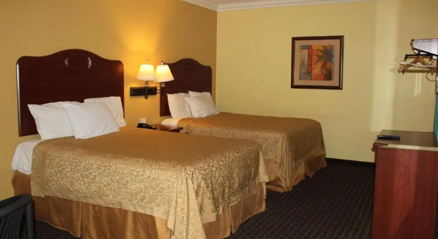 Четырёхместный номер Standard Motel 6 South Gate CA