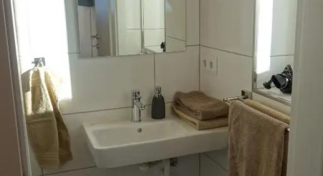 Traumhafter Seeblick: Ferienwohnung "Am Atoll", Prenota Hotel Hotel a Tirolo con parcheggio, Parcheggio