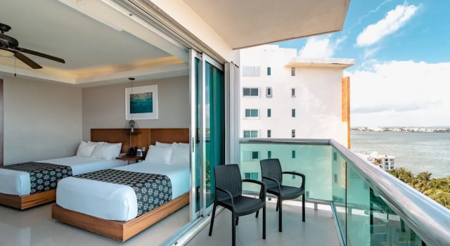 Четырёхместный номер Standard с балконом и с видом на залив Ocean Dream Cancun by GuruHotel