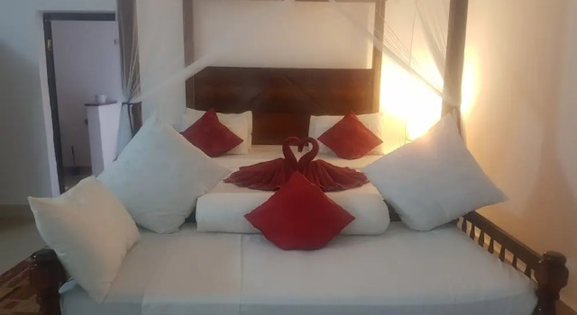 Room in Guest Room - Romantic Room With Access to Beach Ideal for 2 Guests, in Kigomani, Zanzibar