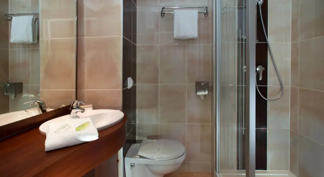 Трёхместный номер Premium Brit Hotel Tours Sud - Le Cheops