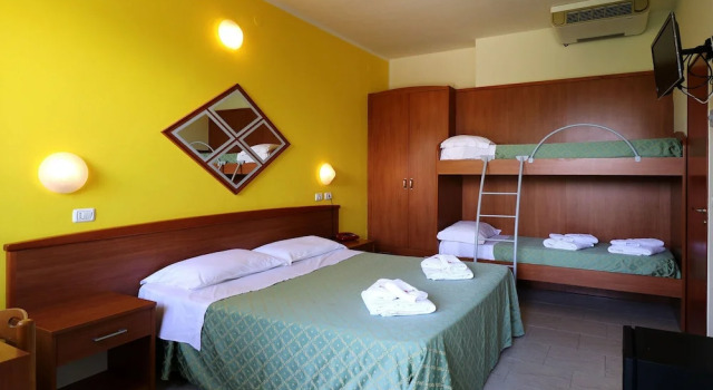 Четырёхместный номер Standard Nirvana Club Village