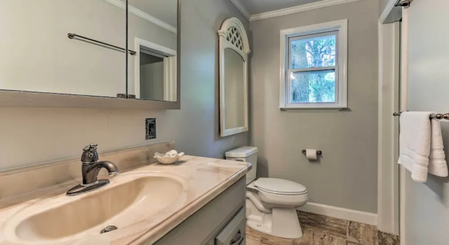 Коттедж с 3 комнатами 1 Mi to Old Town Bluffton: Home w/ Screened Porch