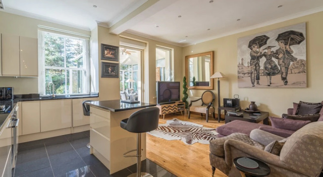 Designer Chelsea Family Home with Garden, Забронировать Отель Кенсингтон и Челси Лондон, рядом с Здание «Мишлен Хауз»