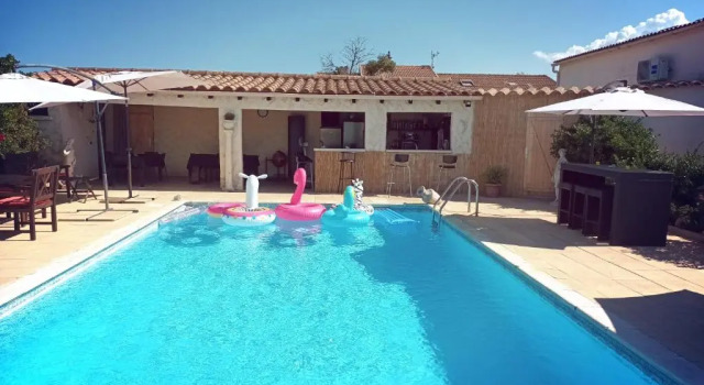 Maison à 200m de la mer, 10 mn de l'aéroport de Bastia avec sur place un Snack avec accès piscine gratuit pour la clientèle, Varaa Hotelli  