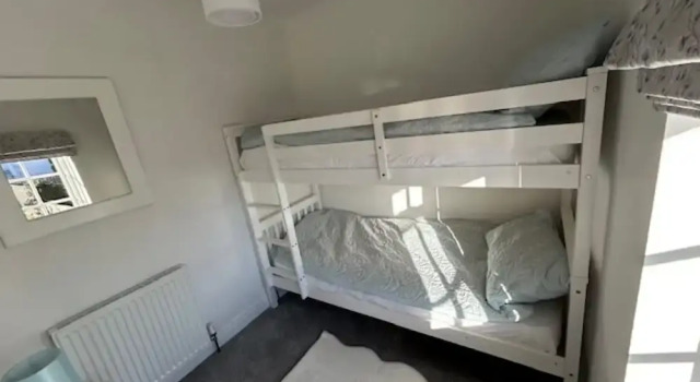 2 Bedroom Cottage Free Private Parking Fire Place, Varaa Lomakoti Mökit kohteessa Merseyside, Mökki