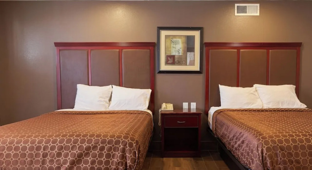 Четырёхместный номер Standard Economy Inn by Hotel O Gladewater, TX