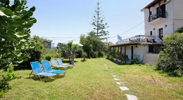 Yiannis Studio 6