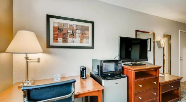 Номер Standard Orangewood Inn and Suites Midtown