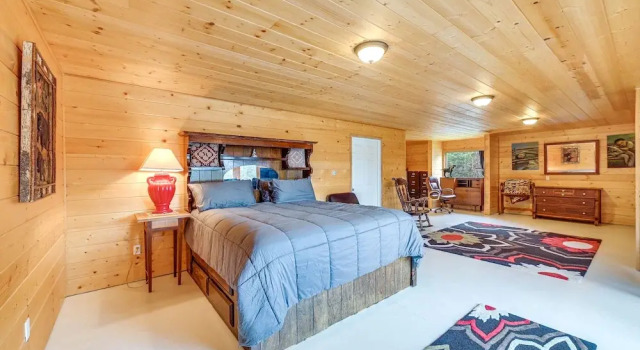 Коттедж с 4 комнатами с балконом Spacious Soldotna Home w/ Mackey Lake Views