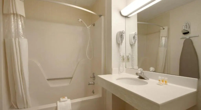 Двухместный номер Days Inn by Wyndham Seneca-Clemson