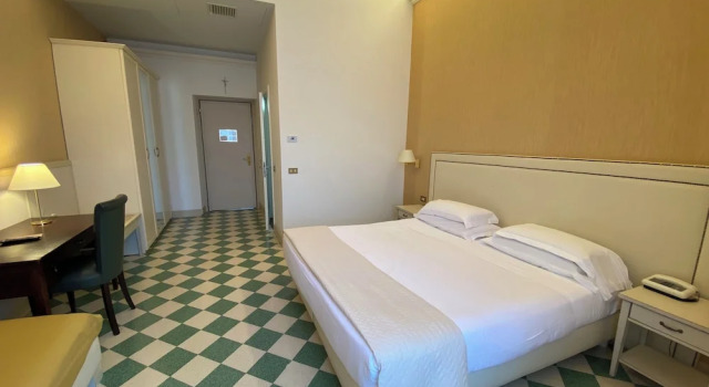 Трёхместный семейный номер Superior Basilica Hotel