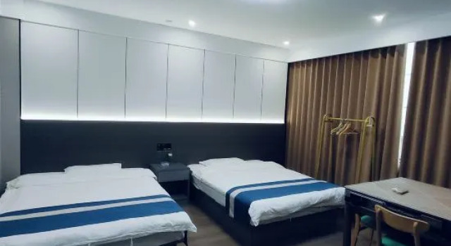 Кровать в общем номере Lushan  yinghua  Hotel