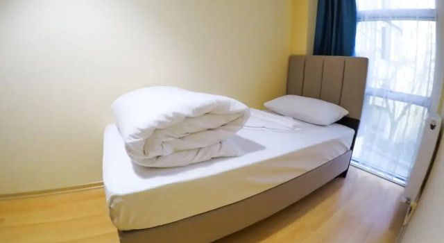 Karyola Otel - Caters to Men