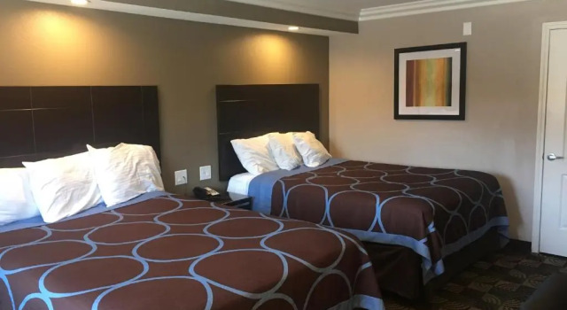 Четырёхместный номер Deluxe Hotel Seville - Ontario Airport/Chino