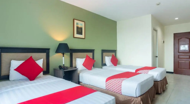 Люкс Superior OYO 187 The Maxwell Hotel