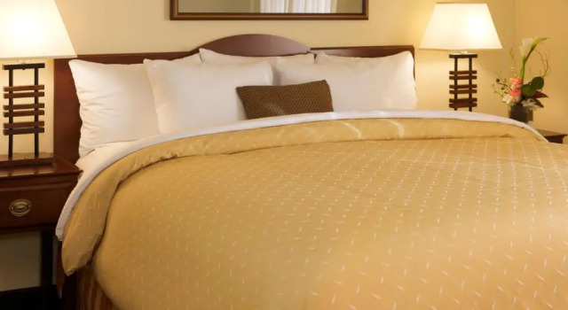Люкс с балконом Larkspur Landing Extended Stay Suites Folsom