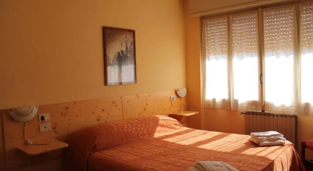 Семейный номер Standard с видом на озеро Hotel Poggio dOro