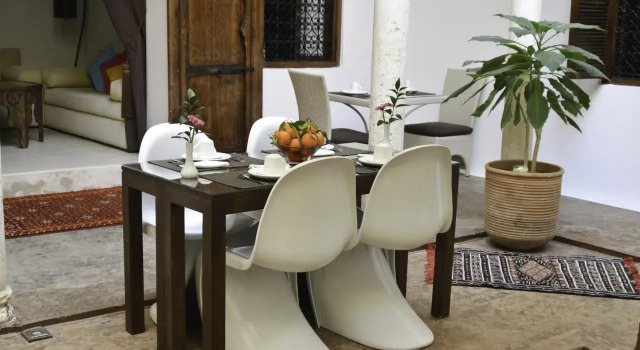 Riad Dar Lalzohra, Забронировать Отель Бизнес-отели Рабата, рядом с Barid Al Maghrib, 4* 5*