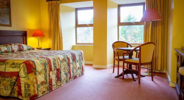 Lynhams Hotel