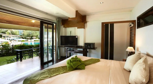 Номер Standard с балконом и рядом с пляжем Resolution Resort