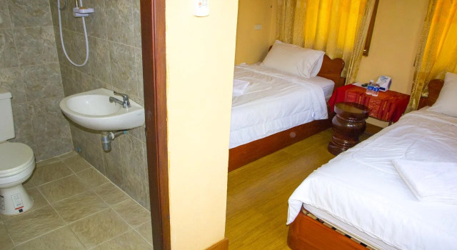Hello Guesthouse, Забронировать Отель Луангпхабанг Лаос, рядом с Haw Pha Bang