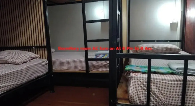 Кровать в общем номере Sleep at home hostel