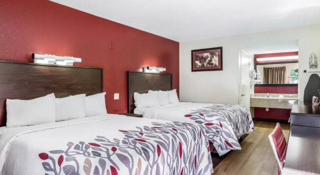 Четырёхместный номер Deluxe Red Roof Inn Gallup