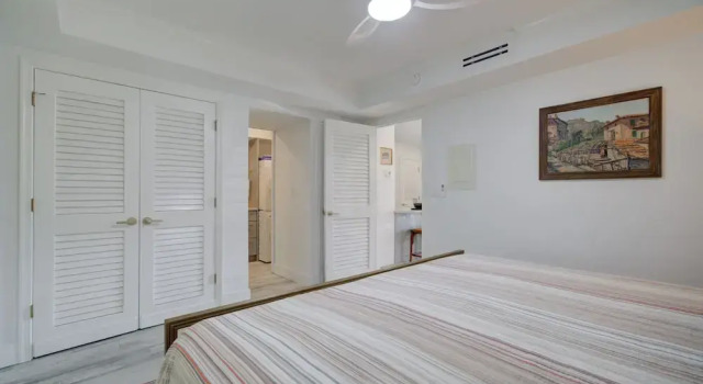 Номер Standard LeMalo Vacation Rental: Stylish 1-BR Condo Near 5th Ave S & Gulf Beaches Coastal Vibes, King Bed, and Private Outdoor Space. Perfect Location for Dining, Shopping and Exploring Naples!