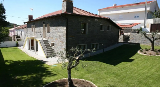Коттедж с 3 комнатами с балконом и с красивым видом из окна Casa do Olival