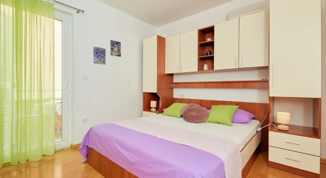 Студия с балконом и с частичным видом на море Apartments Zelic Tucepi