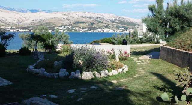 Spacious Apartment With Terrace and Amazing sea Vew,bbq in Garden for use, Rezerwuj Apartament Pag 