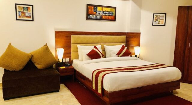 Red Crown Hotel