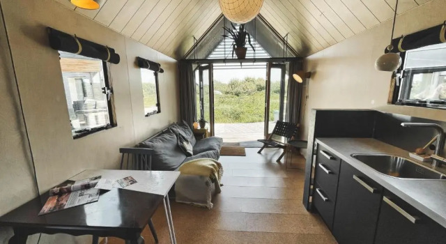Одноместный коттедж Basecamp Tiny House Eco-resort IJmuiden