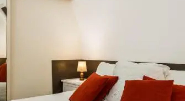 Colosseum Townhouse, Забронировать Отель Рионе Монти Рим, рядом с Piazza della Madonna dei Monti