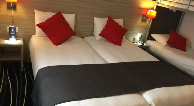 Четырёхместный номер Standard The Originals City, Marne-la-Vallée Est, Meaux ,GLASSY HOTEL