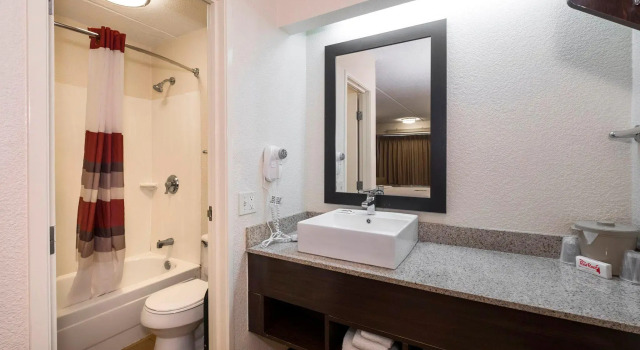 Четырёхместный номер Standard Red Roof Inn West Monroe