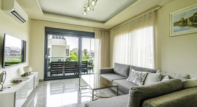 Вилла Flat w Shared Pool and Balcony 8 min to Beach