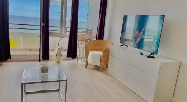 Апартаменты c 1 комнатой Studio-Apartment mit Panorama-Meerblick und direkter Strandlage in Scharbeutz