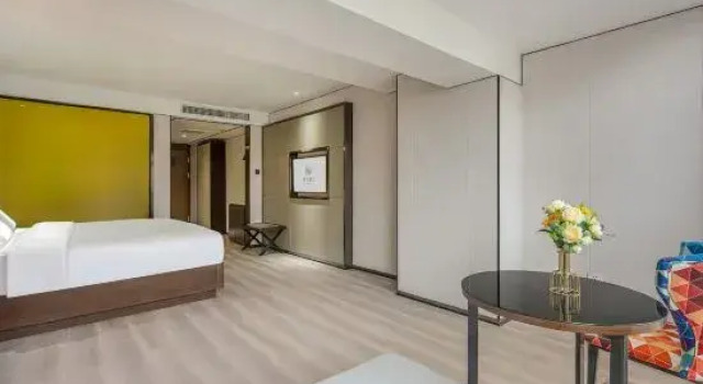 Люкс Deluxe Chaoman Hotel (Guiyang North Railway Station Guanshanhu Exhibition City Branch)