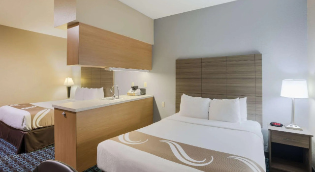 Четырёхместный люкс Sonesta Essential Hotels & Suites Kansas City Blue Springs