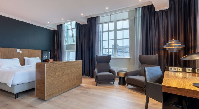 Люкс Amsterdam с видом на канал Radisson Blu Hotel, Amsterdam City Center
